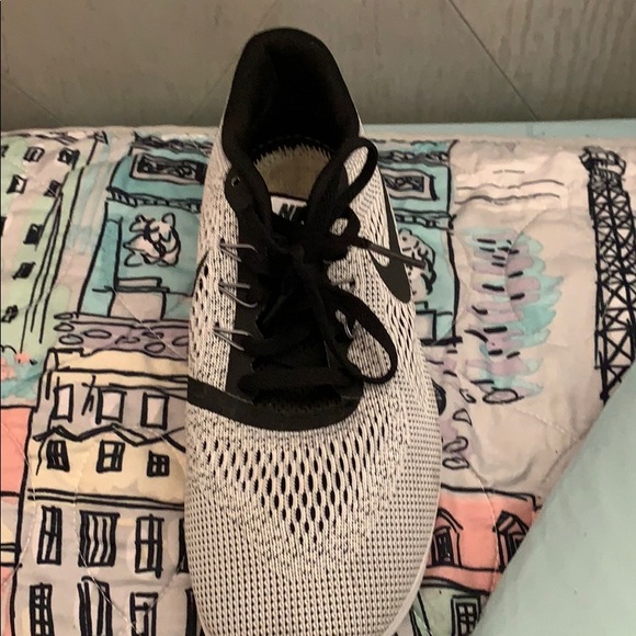 Nike - Picture 2 of 2